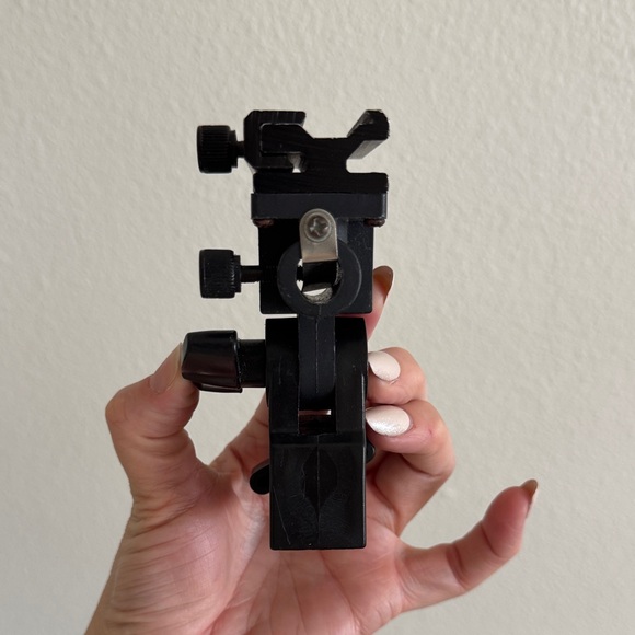 Universal Black VR Headset Mount - Picture 4 of 5